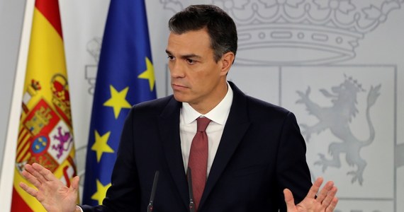 Premier Hiszpanii Pedro Sanchez poinformował, że ekshumacja i przeniesienie zwłok Francisco Franco ulegnie opóźnieniu. Dotychczas socjalistyczny gabinet zapowiadał, że ponowny pochówek byłego premiera odbędzie się najpóźniej do Bożego Narodzenia.