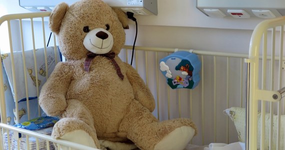 Poznańska prokuratura sprawdza, czy są podstawy do wszczęcia śledztwa w sprawie śmierci 14-miesięcznej dziewczynki w szpitalu w Poznaniu. Dziecko było zarażone pneumokokami. 