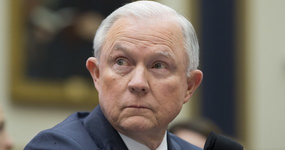 Prokurator generalny i minister sprawiedliwości USA Jeff Sessions złożył rezygnację na prośbę Donalda Trumpa. Sam prezydent zapowiedział, że obowiązki prokuratora generalnego będzie pełnił na razie dotychczasowy szef kancelarii Sessionsa Matthew Whitaker.