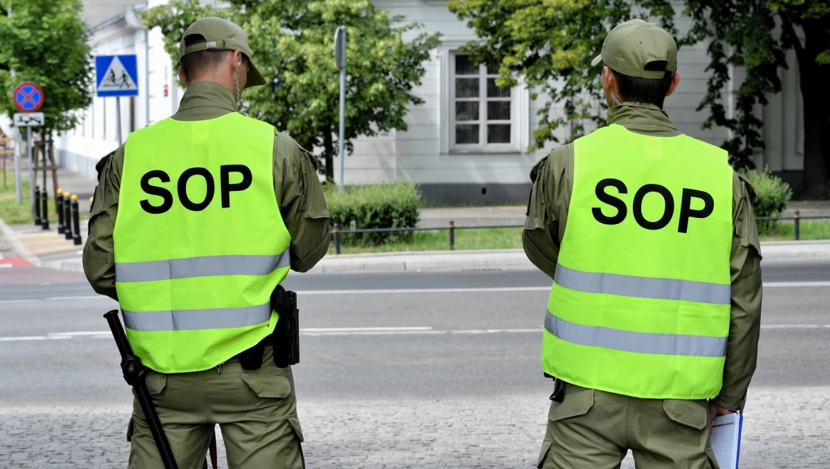 W związku z tym, że marsz 11 listopada będzie uroczystością państwową, w jego zabezpieczenie włącza się Służba Ochrony Państwa. Wczoraj późnym popołudniem Błażej Spychalski, rzecznik prezydenta Andrzeja Dudy, ogłosił, że w niedzielę ulicami stolicy przejdzie biało-czerwony marsz, na który zaproszeni są wszyscy Polacy.