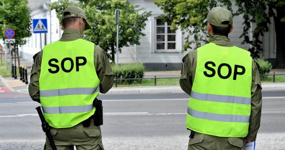 W związku z tym, że marsz 11 listopada będzie uroczystością państwową, w jego zabezpieczenie włącza się Służba Ochrony Państwa. Wczoraj późnym popołudniem Błażej Spychalski, rzecznik prezydenta Andrzeja Dudy, ogłosił, że w niedzielę ulicami stolicy przejdzie biało-czerwony marsz, na który zaproszeni są wszyscy Polacy.