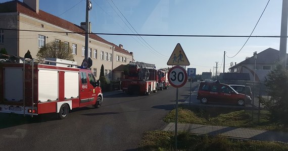 Ewakuacja około 250 osób ze szkoły w Białobrzegach koło Łańcuta na Podkarpaciu. Troje dzieci źle się poczuło podczas szkolnego apelu na sali gimnastycznej. 