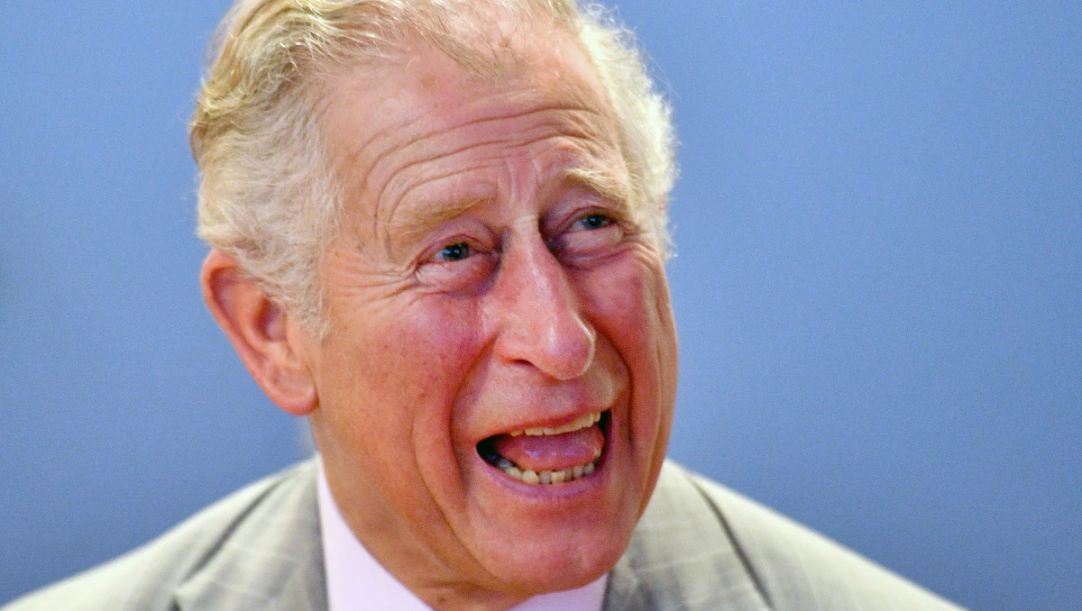 Brytyjski następca tronu książę Karol udzielił wywiadu BBC na temat swojej przyszłej roli jako króla. Właśnie zbliżają się jego 70. urodziny. Jedno zdanie szczególnie interesowało media. "Nie będę się wtrącał, nie jestem głupi" - tak dosłownie książę Karol określił swoje zaangażowanie w sprawy polityczne i społeczne po objęciu korony. 