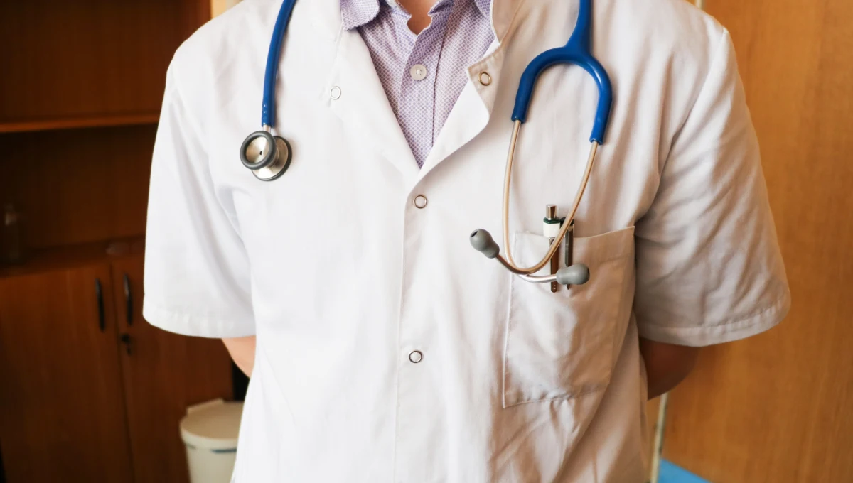 Lekarz psychiatra miał wyłudzić z Narodowego Funduszu Zdrowia blisko 8 mln złotych. 55-letni medyk z Pabianic koło Łodzi został tymczasowo aresztowany na 3 miesiące. W sumie usłyszał zarzuty dotyczące 47 przestępstw.