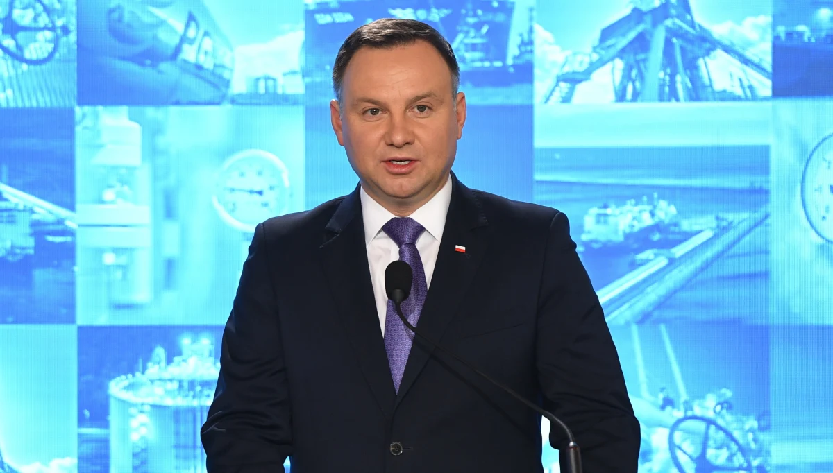 Zamierzam pójść w marszu państwowym 11 listopada - oświadczył prezydent Andrzej Duda. Zaznaczył, że na marsz zaproszeni są wszyscy. Apelował, by odbył się on poza podziałami politycznymi i ideologicznymi i wyraził nadzieję, że siły porządkowe zabezpieczą go w sposób perfekcyjny.