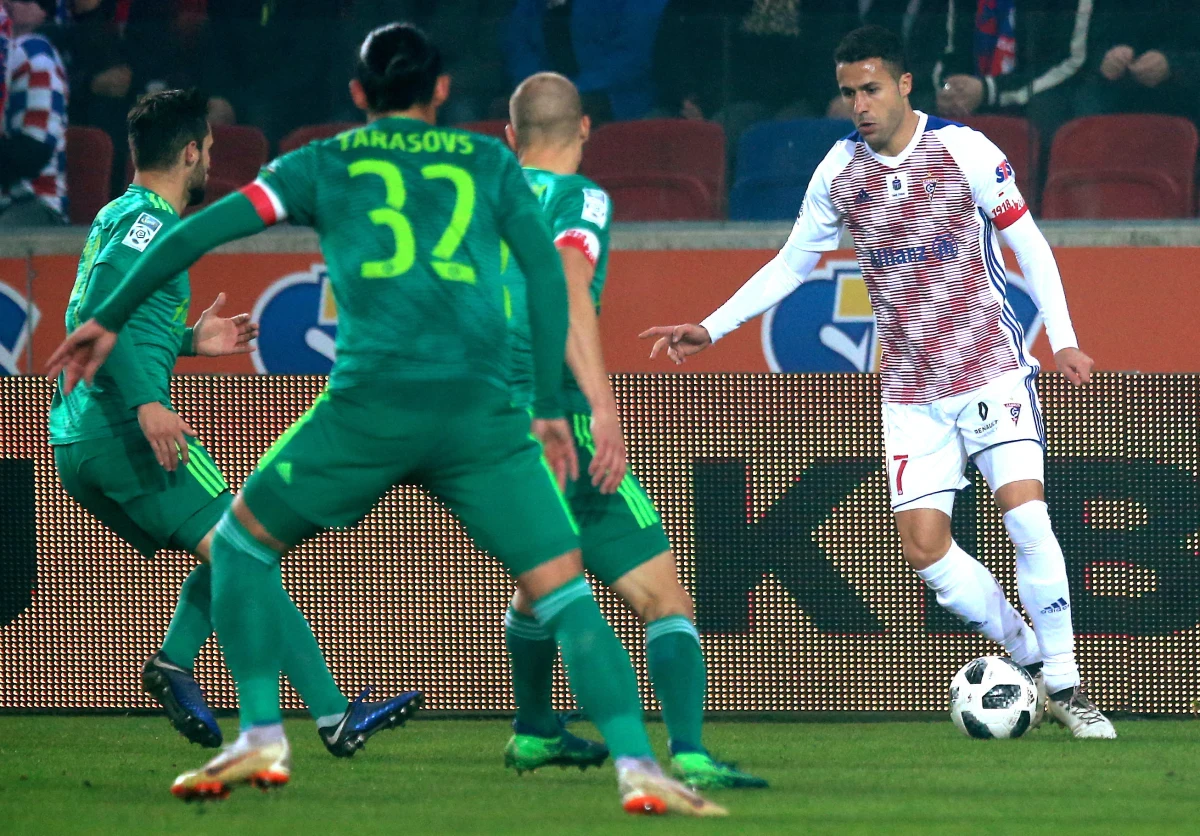 Górnik Zabrze - Śląsk Wrocław 2:2. W piątkowym spotkaniu piłkarskiej ekstraklasy zabrzanie zremisowali na swoim stadionie z drużyną z Wrocławia 2:2. Gole strzelali Chrapek, Dani Suarez, Jesus Jimenez i Robert Pich. W drugim piątkowym spotkaniu było więcej emocji. Miało być piłkarskie święto w Szczecinie i było. Pełne trybuny, odśpiewane cztery zwrotki hymnu narodowego i zwycięstwo Pogoni nad Legią 2:1. To pierwsza wyjazdowa porażka mistrzów Polski w tym sezonie.
