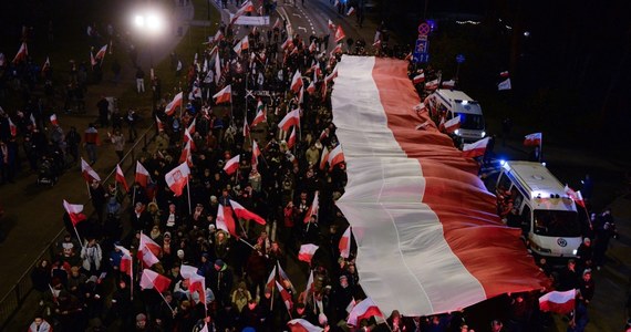 Zawarte w nocy ustne porozumienie w sprawie wspólnego marszu odrębnych demonstracji nie rozwiewa wcale wątpliwości, związanych z obchodami 100-lecia odzyskania przez Polskę niepodległości. Usuwając jedne problemy stwarza bowiem kolejne. 