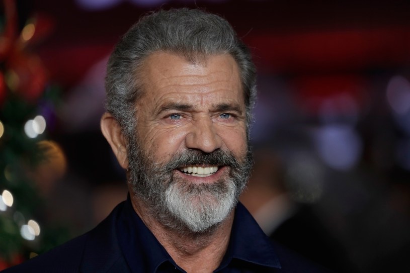 9 czerwca w Paryżu rozpoczęły się prace na planie thrillera zatytułowanego "On the Line" („Na linii”). W głównej roli wystąpi w nim Mel Gibson. Jak informuje portal „ScreenDaily”, słynny aktor wcieli się w nim w rolę obrazoburczego gospodarza radiowego programu typu talk show. Reżyserem filmu jest Romuald Boulanger, autor "Niebezpiecznego pokera".