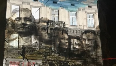 Wizerunki pięciu prezydentów wolnej Polski: Zobacz niezwykłą patriotyczną projekcję w Krakowie!