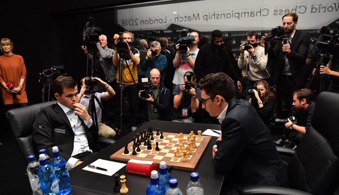 MŚ w szachach: Remis także w drugiej partii meczu Magnusa Carlsena z Fabiano Caruaną