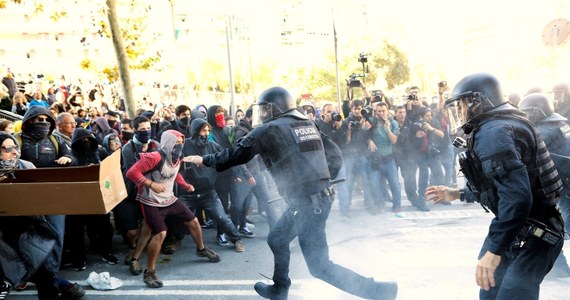 Kilka osób zostało rannych w sobotnich starciach policji z radykalnymi katalońskimi separatystami w Barcelonie. Konfrontacje były efektem sporów między uczestnikami dwóch manifestacji odbywających się równocześnie w centrum miasta.