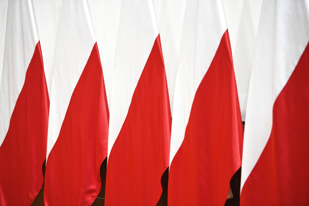 Równouprawnienie wszystkich obywateli. Wolność sumienia, słowa i zgromadzeń. 8-godzinny dzień pracy. Świecka i bezpłatna szkoła dla wszystkich. Między innymi takie obietnice składał Polakom w listopadzie 1918 roku tymczasowy rząd, kierowany przez Jędrzeja Moraczewskiego.