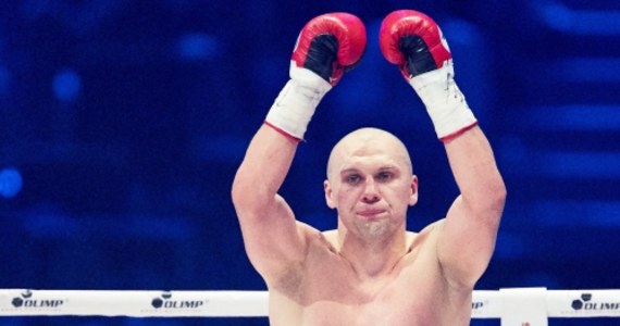 Polski bokser Krzysztof Głowacki pokonał jednogłośnie na punkty Rosjanina Maksima Własowa i został tymczasowym (interim) mistrzem świata WBO w wadze junior ciężkiej. Głowacki awansował też do półfinału prestiżowego turnieju World Boxing Super Series.