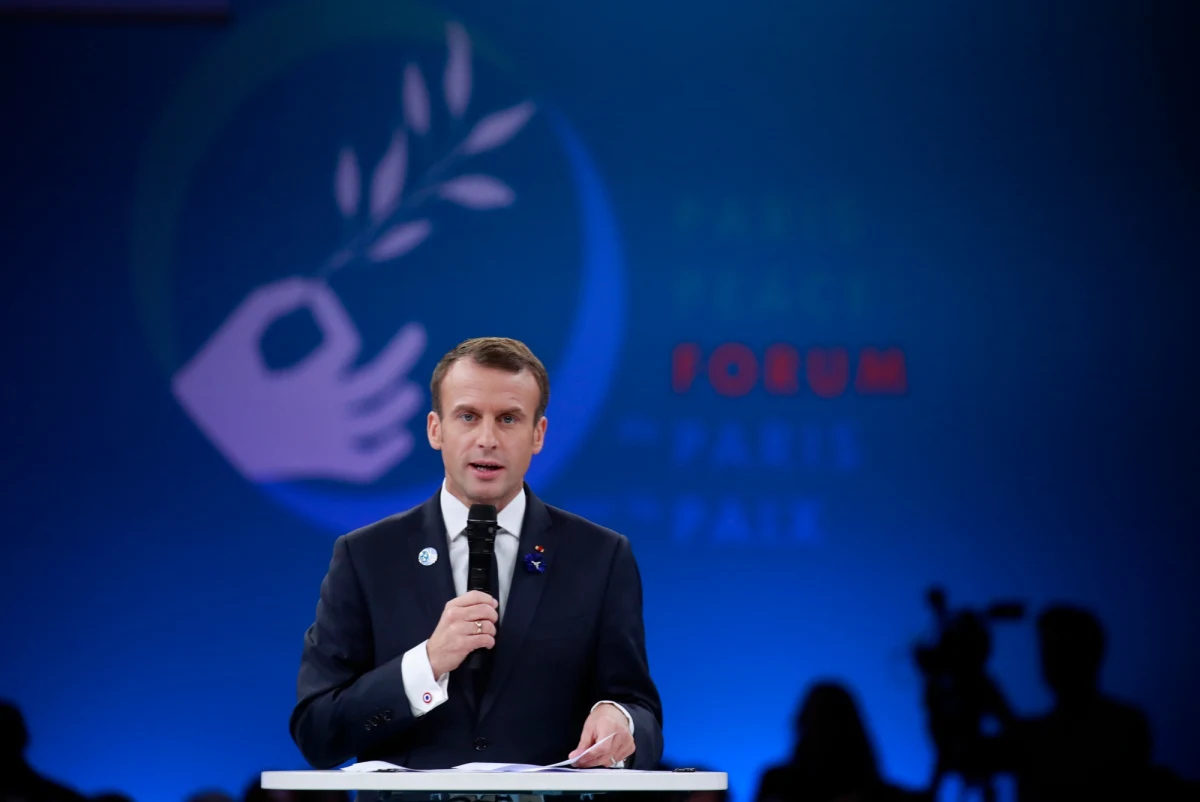 Zaostrza się spór Emmanuela Macrona i Donalda Trumpa ws. europejskiej obrony - tak obserwatorzy komentują deklarację prezydenta Francji o tym, że sprzeciwia się on kupowaniu amerykańskiego uzbrojenia przez kraje Unii Europejskiej. Macron powiedział to w wywiadzie udzielonym amerykańskiej telewizji CNN International z okazji paryskich obchodów setnej rocznicy zakończenia pierwszej wojny światowej.