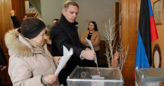 W samozwańczych donieckiej i ługańskiej republikach ludowych zakończyły się w niedzielę wieczorem wybory przeprowadzone przez prorosyjskich separatystów, którzy od 2014 r. kontrolują część ukraińskiego Donbasu. Zachód tego głosowania nie uznaje.