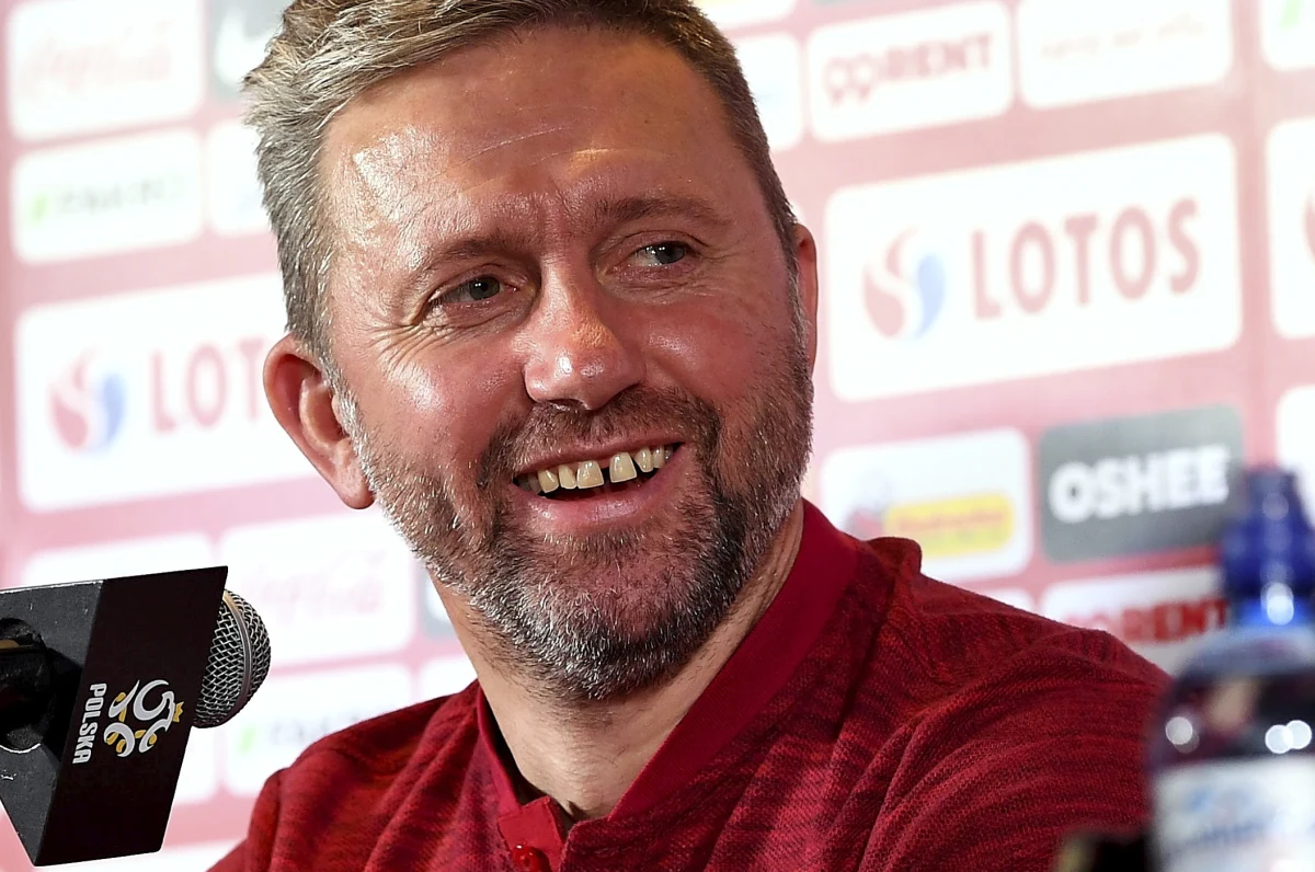 Braki kadrowe i kontuzje - to główne problemy piłkarskiej reprezentacji Polski która dziś rozpoczęła zgrupowanie w Sopocie przed towarzyskim meczem z Czechami i spotkaniem w Lidze Narodów z Portugalią. Selekcjoner Jerzy Brzęczek i kapitan Robert Lewandowski spotkali się z dziennikarzami, by opowiedzieć jak wygląda sytuacja kadrowa przed nadchodzącymi spotkaniami.
