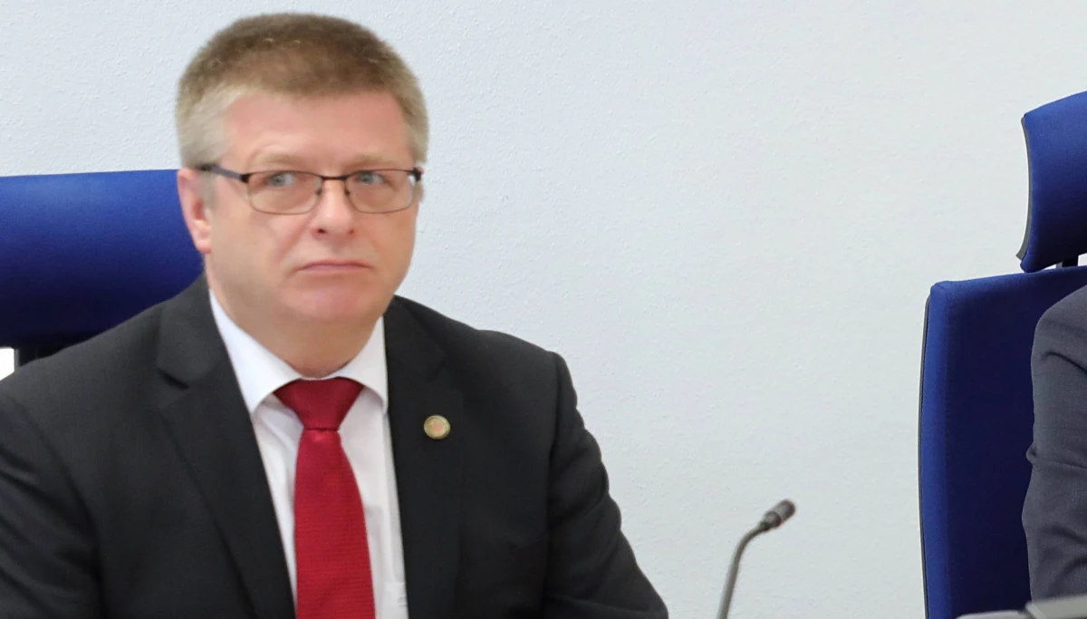 ​Szef MSW Niemiec Horst Seehofer zaproponuje objęcie stanowiska szefa kontrwywiadu (BfV) dotychczasowemu wiceprezesowi tej instytucji, Thomasowi Haldenwangowi - wynika z opublikowanego komunikatu resortu.