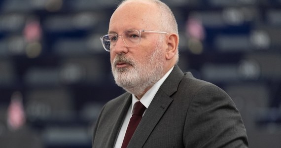 ​Frans Timmermans uważa, że postanowienie TSUE o środkach zabezpieczających powinno zostać wdrożone, tak jak to zrobiła pierwsza prezes SN Małgorzata Gersdorf. Jeżeli 19 listopada Polska nie przedstawi działań wdrożeniowych, które zadowolą KE, to komisja wystąpi o nałożenie na Polskę wysokich kar dziennych - ustaliła dziennikarka RMF FM.