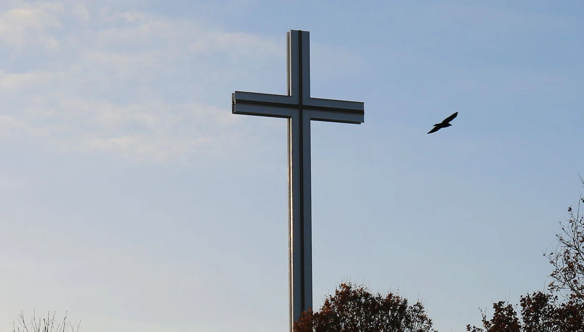 W Vancouver zniszczono fasadę polskiego kościoła. Nieznani dotąd sprawcy wymalowali na elewacji m.in. przekreślony symbol falangi i napis "Nazi raus".