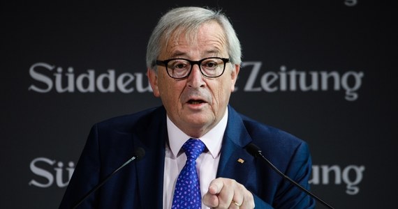 ​Nawet jeśli tylko jeden, czy dwa kraje unijne nie przystąpią do paktu ONZ o migracji, to osłabi to pozycję UE jako globalnego gracza - oświadczył na forum ekonomicznym w Berlinie przewodniczący Komisji Europejskiej Jean-Claude Juncker.