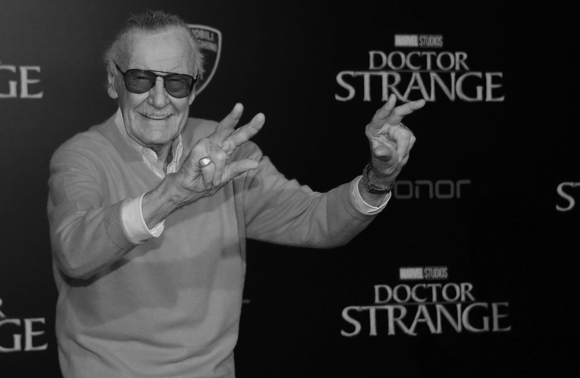 Stan Lee, legendarny autor komiksów wydawanych przez Marvel Comics, zmarł w poniedziałek, 12 listopada, w wieku 95 lat - poinformowała córka artysty. Niektóre postaci i komiksowe opowieści stały się podstawą dla bijących rekordy popularności filmów, jak "Spider-Man", "Hulk", czy "X-Men".