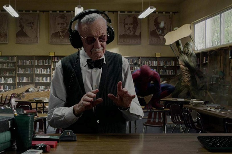 "Gdybym to ja decydował, rola byłaby na pół godziny. Dają mi tylko kilka sekund, bo boją się, że przyćmię gwiazdę" - żartował Stan Lee na temat swoich legendarnych występów w ekranizacjach kolejnych komiksów Marvela. 12 listopada pożegnaliśmy tego wybitnego epizodystę.