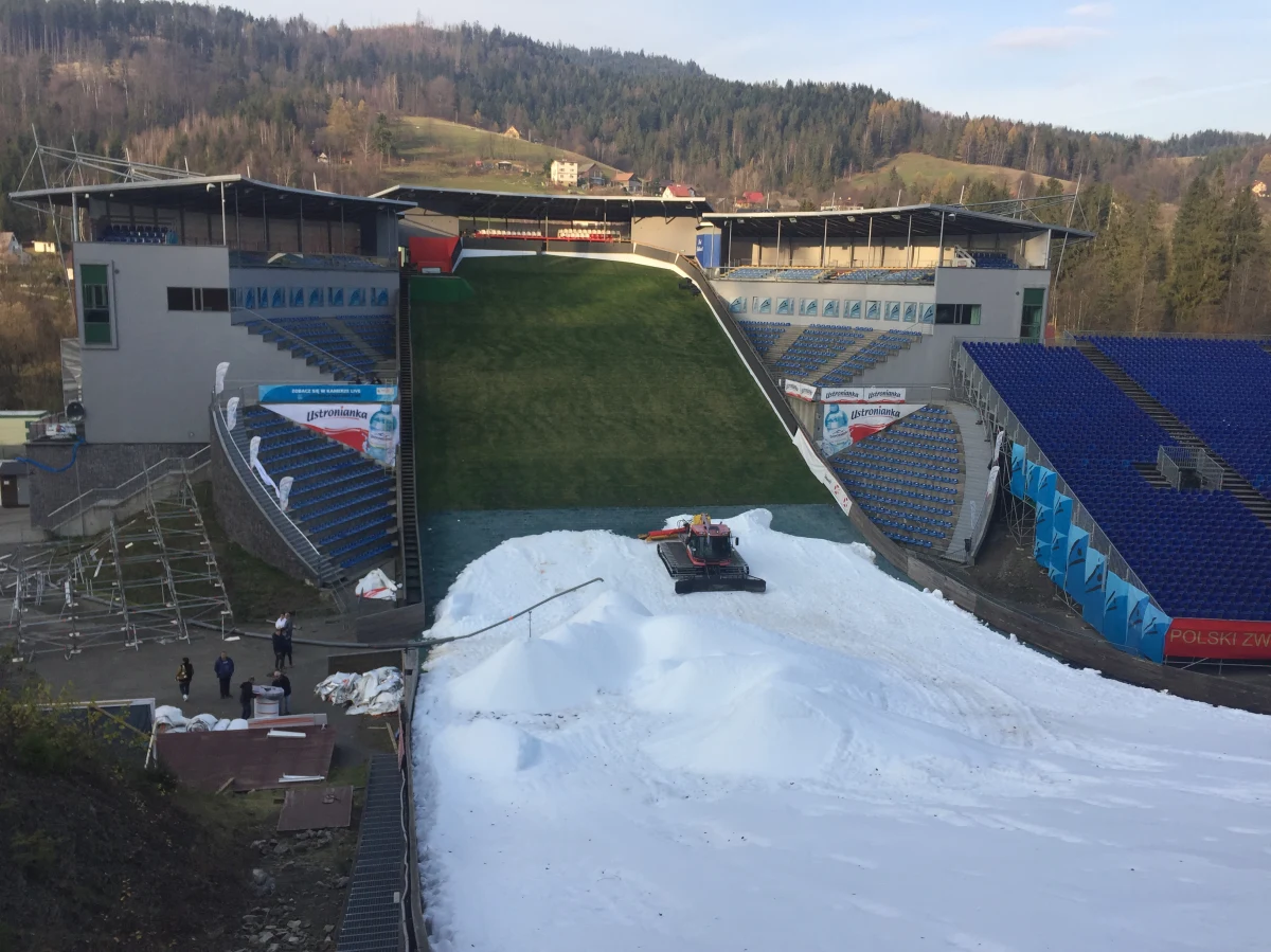 Już w najbliższy weekend na skoczni w Wiśle-Malice rozpocznie się Puchar Świata w skokach narciarskich. Na obiekcie im. Adama Małysza trwają ostatnie gorączkowe prace i walka z pogodą, która płata figla organizatorom. O tym, na jakim etapie przygotowania do konkursu skoków jest skocznia w Wiśle z jej dyrektorem Andrzejem Wąsowiczem rozmawiał Wojciech Marczyk z redakcji sportowej RMF FM. 