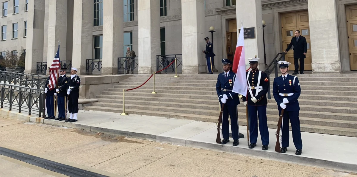 Nasza propozycja odnośnie stałej obecności sił amerykańskich w Polsce została dobrze przyjęta w Pentagonie, posuwamy się w tej sprawie naprzód - powiedział minister obrony narodowej Mariusz Błaszczak po spotkaniu z szefem Pentagonu Jamesem Mattisem.