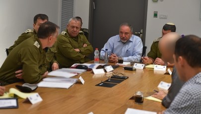 Minister obrony Izraela Awigdor Lieberman podał się do dymisji. Mówi o "kapitulacji wobec terroru"