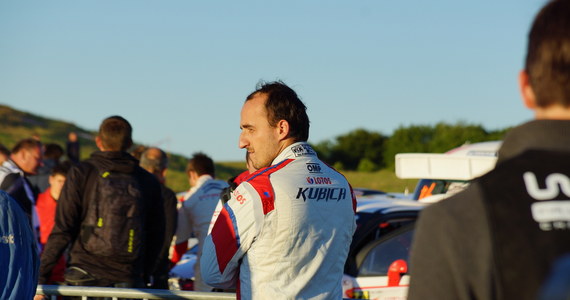 Robert Kubica po roku spędzonym na stanowisku kierowcy rezerwowego, znów bije się o fotel w bolidzie. Jego pracodawcą najprawdopodobniej pozostanie Williams. Głównym kontrkandydatem Polaka do miejsca w bolidzie jest Esteban Ocon. Jednak tym razem faworytem zdaje się być Robert Kubica. Potwierdzają to zaistniałe okoliczności.