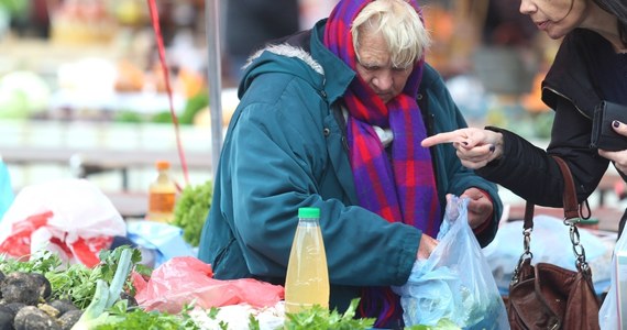 Poseł regionalnego parlamentu w rosyjskim obwodzie saratowskim próbował wyżywić się za 3,5 tysiąca rubli (około 200 złotych). Za tyle bowiem, według minister pracy, każdy Rosjanin może kupić jedzenia na miesiąc. Polityk opowiada teraz o swoich doświadczeniach.