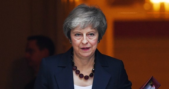 ​Brytyjska premier Theresa May powiedziała w środę wieczorem, że brytyjski rząd kolektywnie poparł przyjęcie proponowanego tekstu umowy wyjścia Wielkiej Brytanii z Unii Europejskiej.