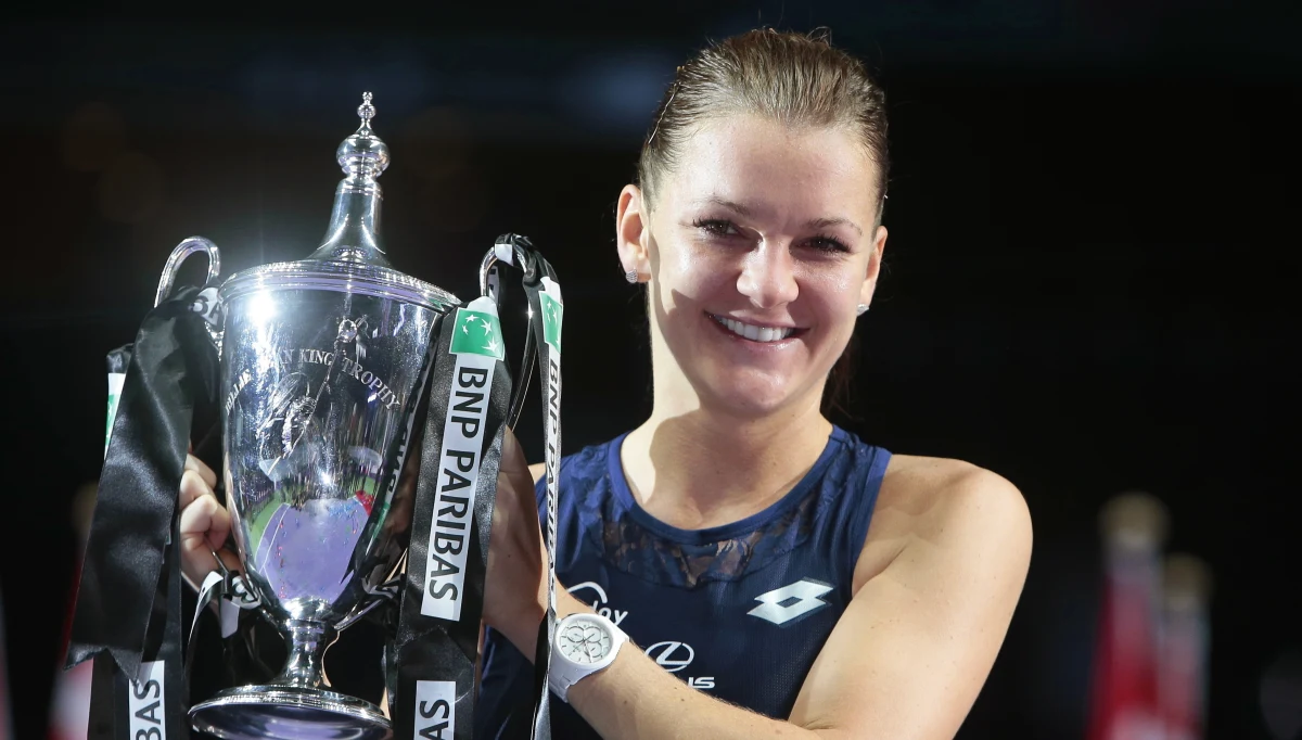 Agnieszka Radwańska po 13 latach ogłosiła zakończenie swojej kariery sportowej. "Dzięki jej osobie tenis poszedł w Polsce bardzo się rozwinął. Uważam - patrząc z boku - że pokolenie, które wychowało się na 'Isi' Radwańskiej zacznie osiągać sukcesy za kilka lat " - mówi w rozmowie z RMF FM tenisista Mariusz Fyrstenberg. 