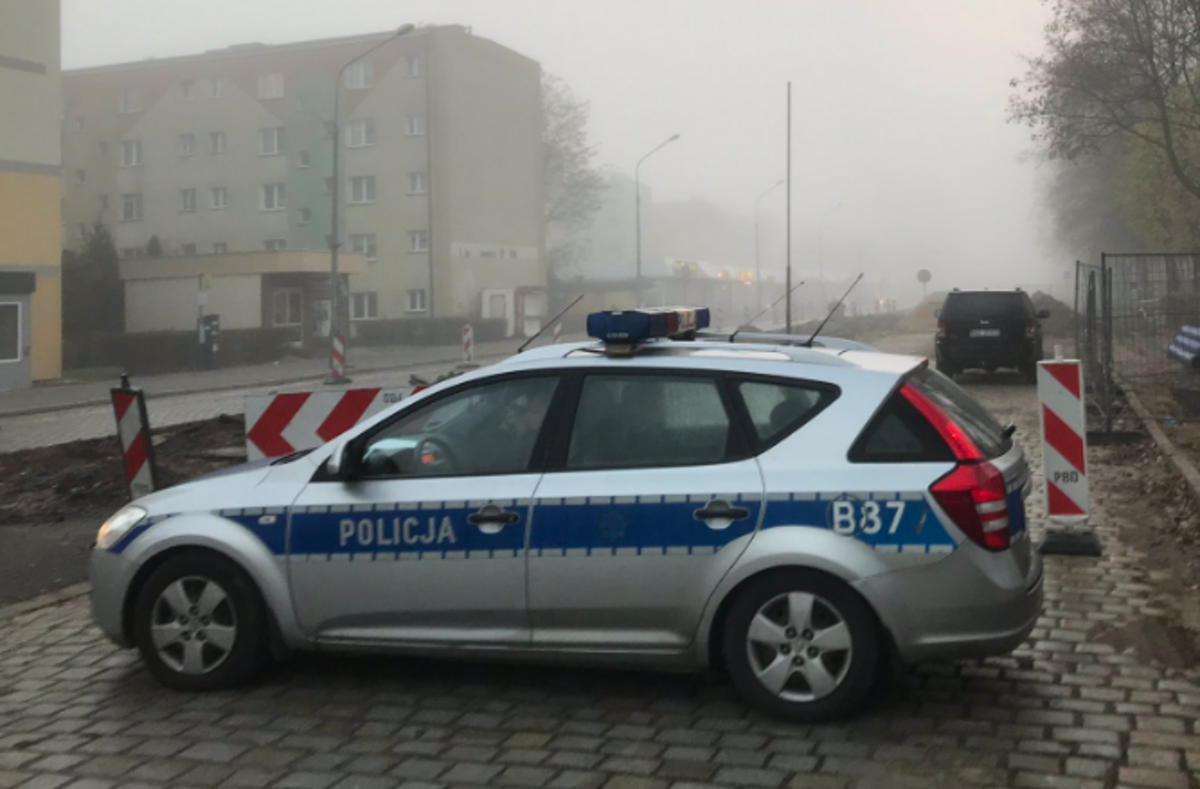 W dolnośląskim Głogowie o poranku ewakuowano mieszkańców okolic Alei Wolności. Ewakuację zarządzono w związku z odnalezieniem ćwierćtonowej bomby lotniczej z czasów II wojny światowej. Niewybuch został tuż przed 11:00 zabrany przez saperów. Blisko trzy tysiące osób, które opuściło mieszkania i instytucje, mogło bezpiecznie wrócić do budynków. 