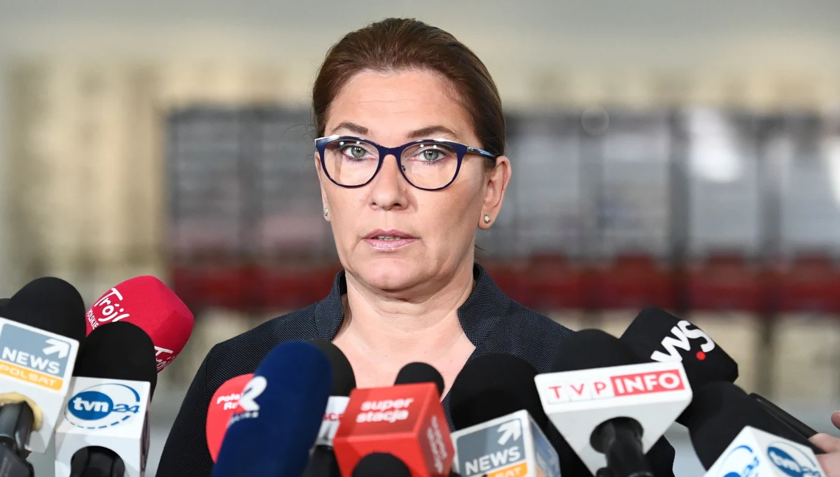 ​Nie będzie wstrzymania prac w Senacie nad wprowadzeniem poprawki do noweli ustawy o nadzorze nad rynkiem finansowym pozwalającej na przejmowanie małych banków - zapowiedziała rzeczniczka PiS Beata Mazurek. Nie ma takiej potrzeby - dodała.