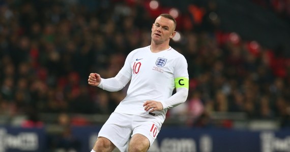 Piłkarze Anglii pokonali zespół USA 3:0 w meczu towarzyskim na Wembley w Londynie. Po raz 120. w drużynie narodowej wystąpił Wayne Rooney, który w czwartek oficjalnie się z nią pożegnał.