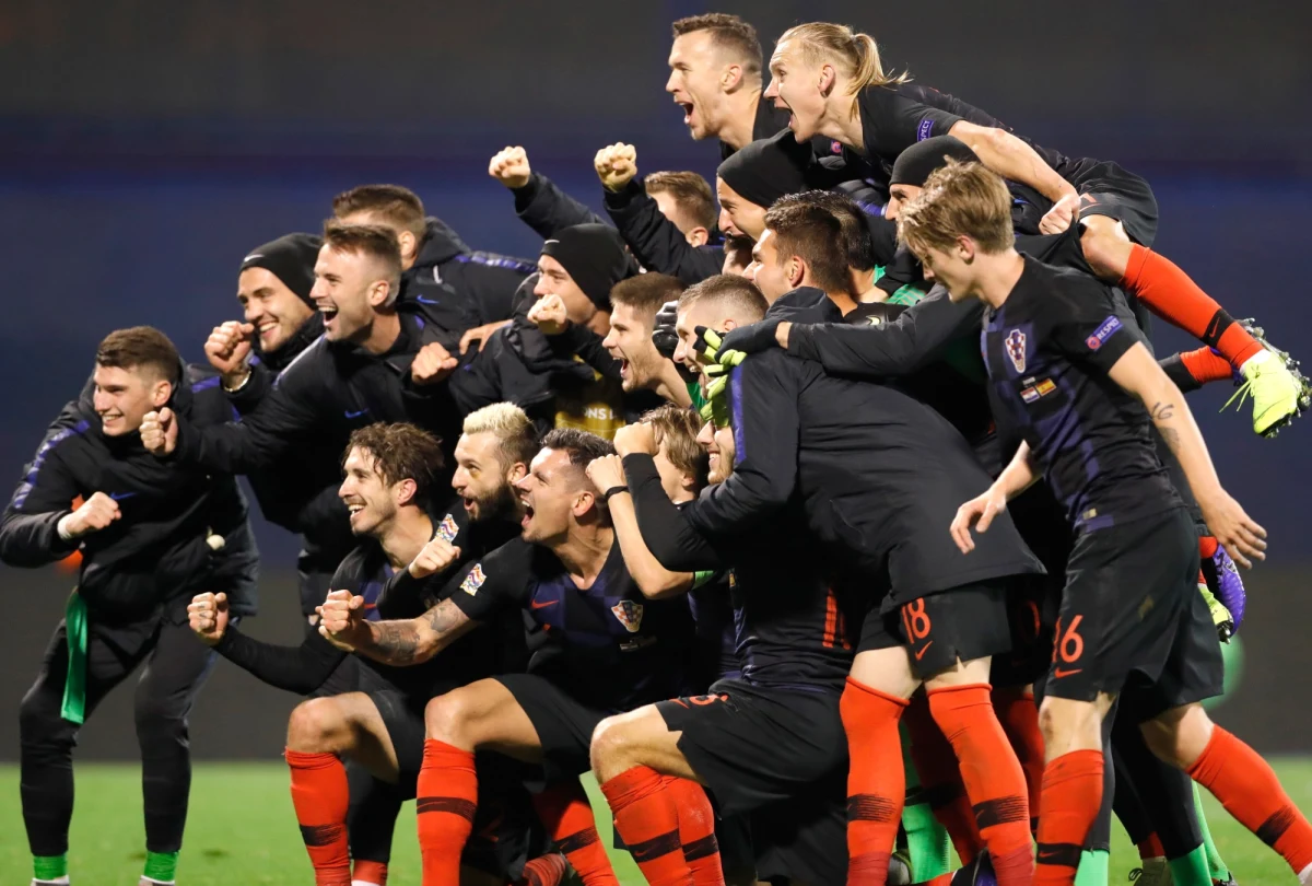 Wicemistrzowie świata Chorwaci pokonali Hiszpanów 3:2 w najciekawszym czwartkowym meczu Ligi Narodów. Goście doznali drugiej porażki z rzędu, wcześniej ulegli Anglii 2:3. W innym spotkaniu najwyższej dywizji Belgia wygrała ze zdegradowaną już wcześniej Islandią 2:0.