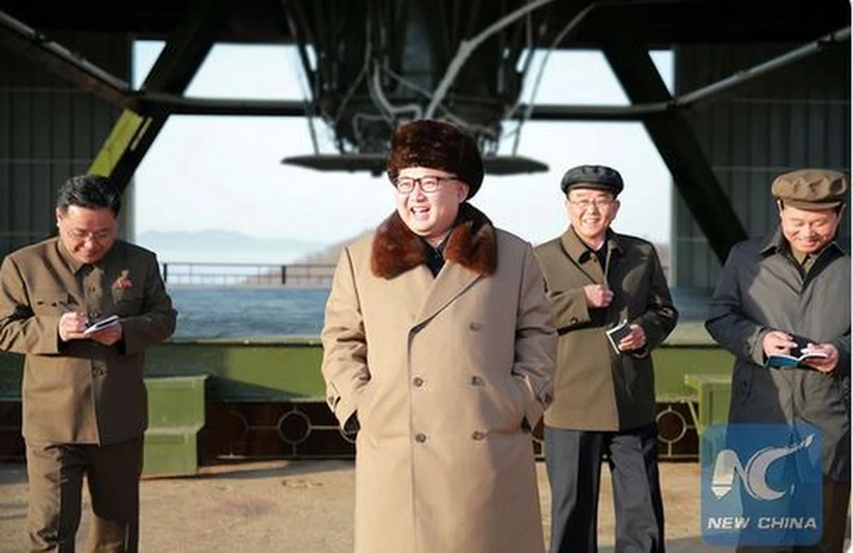 Przywódca Korei Płn. Kim Dzong Un obserwował test niedawno opracowanej najnowocześniejszej "nowej broni" - twierdzi  północnokoreańska agencja prasowa KCNA. Według agencji, miał też dokonać inspekcji jednego z poligonów. Według KCNA test odbył się w Akademii Nauk Obrony Narodowej. Wyszedł pomyślnie. Kim Dzong Un miał "nie ukrywać radości" z tego powodu. 