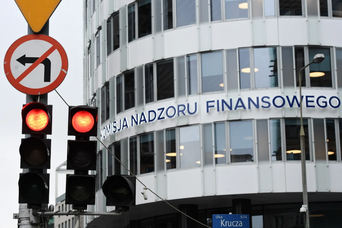 Marek Chrzanowski został wezwany przez władze Szkoły Głównej Handlowej - gdzie dotychczas wykładał - na rozmowę w związku z aferą KNF - dowiedział się nasz reporter Patryk Michalski. Z ustaleń RMF FM wynika, że były już szef Komisji Nadzoru Finansowego będzie się tłumaczył władzom kolegium zarządzania i finansów. 