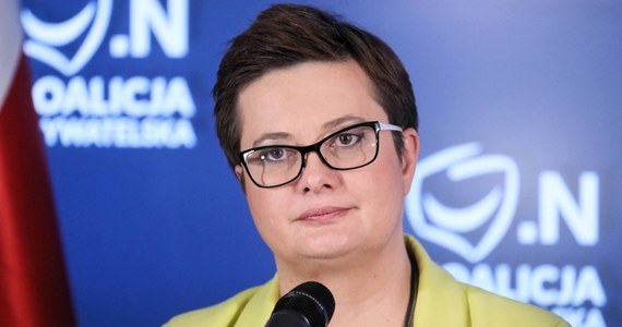 Gdyby wybory parlamentarne odbyły się w listopadzie PiS (wraz z Solidarną Polską i Porozumieniem) uzyskało 42 proc. poparcia osób deklarujących udział w głosowaniu - wynika z sondażu CBOS. Natomiast na PO zagłosowałoby 21 proc., na PSL - 7 proc., na ruch Kukiz'15 - 6 proc., a na SLD - 5 proc.