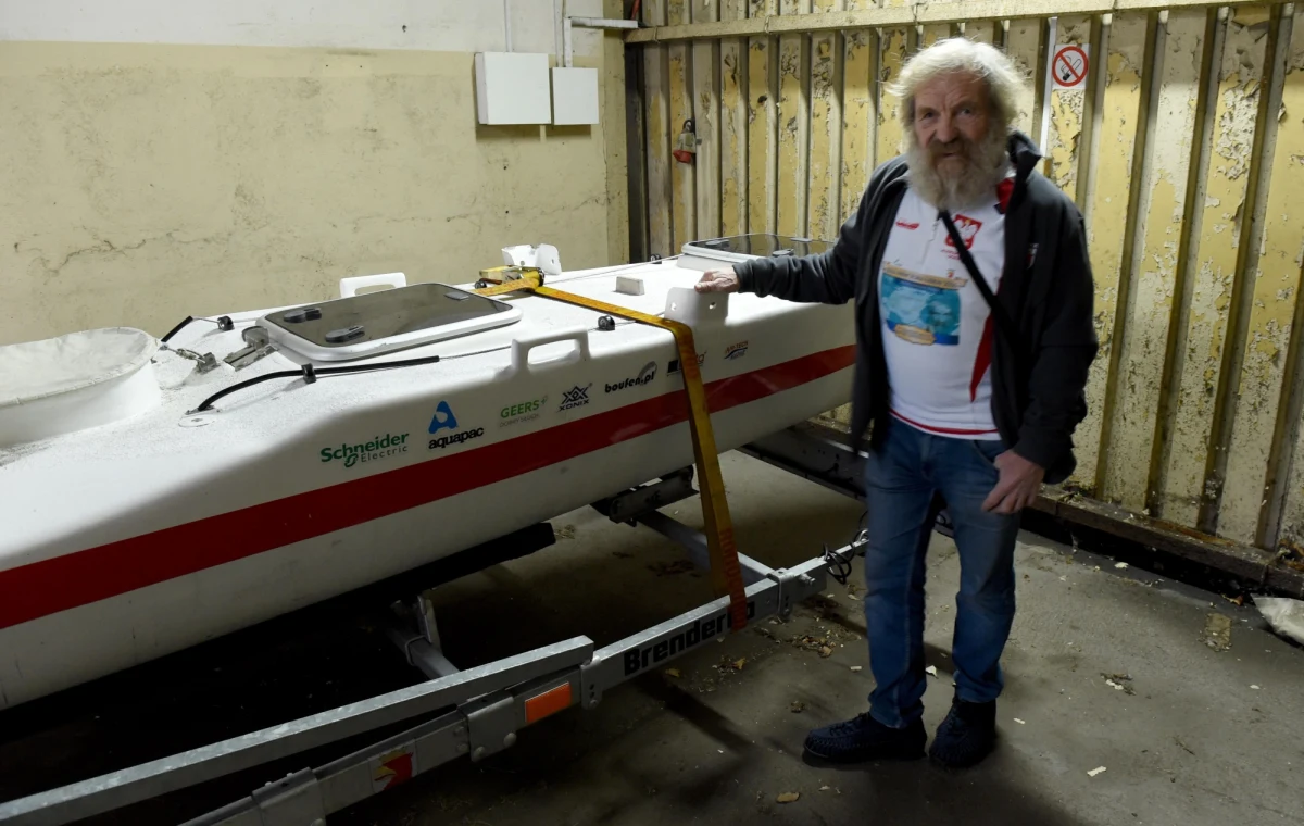 "Dziś nadal jestem podróżnikiem, a nie politykiem i niech tak zostanie" - napisał na Facebooku Aleksander Doba, który zrezygnował z mandatu radnego w zachodniopomorskim sejmiku. Podróżnik startował do sejmiku z KWW Bezpartyjni Samorządowcy. Otrzymał 9217 głosów.