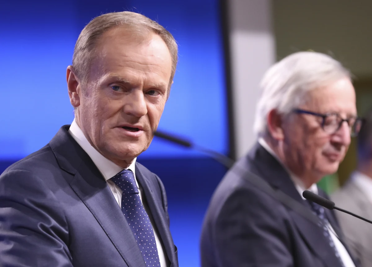 Doświadczony i biegły w uprawianiu retoryki polityk umie sugestywnie przedstawić to, co chce przekazać opinii publicznej, dyskretnie przemilczeć sprawy dlań niewygodne, a w niektórych kwestiach wypowiedzieć się tak, żeby jego słowa można było różnie rozumieć oraz interpretować na dowolne sposoby, podobnie jak odpowiedzi wyroczni delfickiej.