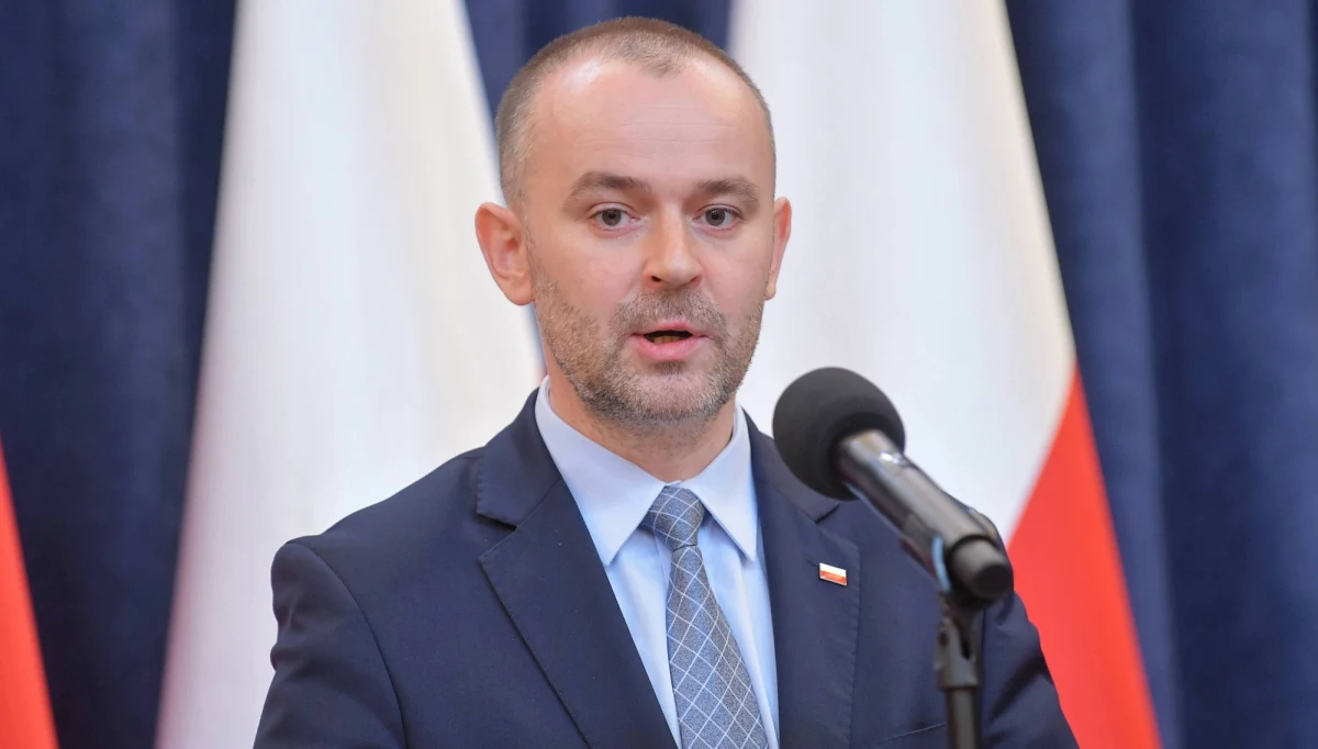 ​Nie widzę podstaw do utraty zaufania do szefa Bankowego Funduszu Gwarancyjnego i członka KNF Zdzisława Sokala - mówi prezydencki minister Paweł Mucha. Sokal to przedstawiciel prezydenta w KNF. Na taśmach ujawnianych przez Romana Giertycha, pełnomocnika Leszka Czarneckiego, to Sokal miał być autorem planu przejęcia Getin Noble Banku. Giertych twierdzi, że na nowej taśmie z lipca - którą w poniedziałek złoży w prokuraturze - także jest mowa o realizacji "planu Sokala".