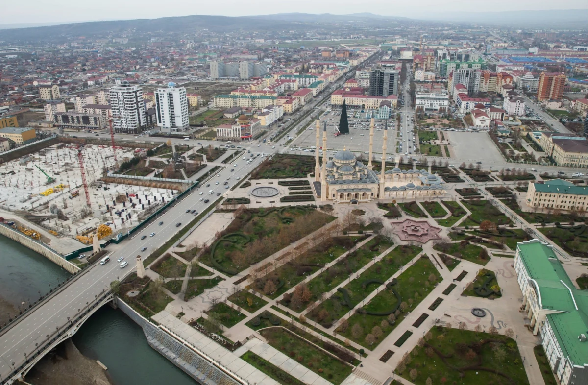 Kobieta wysadziła się w powietrze przed posterunkiem policji w Groznym - stolicy Czeczenii, republiki wchodzącej w skład Federacji Rosyjskiej. Nikt, oprócz terrorystki, nie zginął, ani nie został ranny - podało tamtejsze MSW.