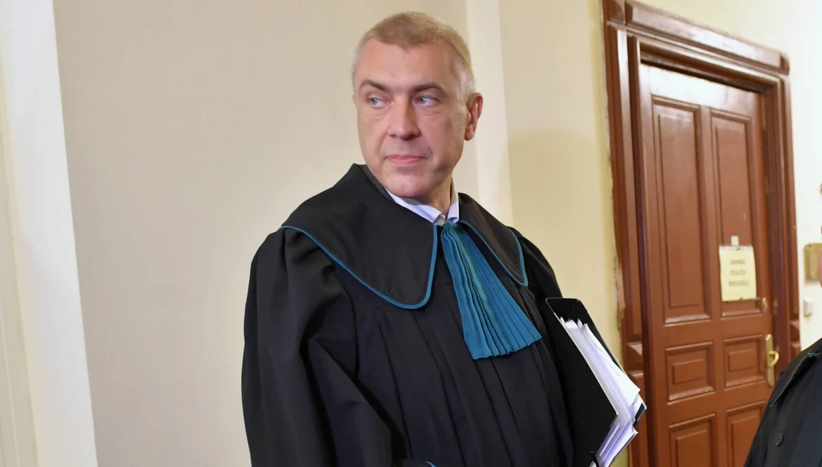 ​Zarzuty mecenasa Romana Giertycha opublikowane 17 listopada na portalu Facebook są bezpodstawne - napisał Urząd Komisji Nadzoru Finansowego w oświadczeniu przesłanym PAP. KNF twierdzi, że "działania mecenasa Giertycha są próbą utrudnienia działań organu nadzoru".