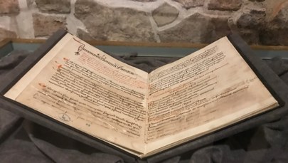 Historyczne dokumenty na wystawie w Zamku Żupnym w Wieliczce