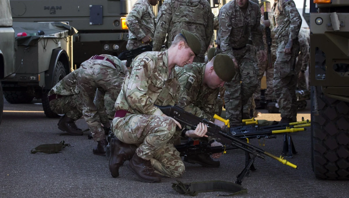 ​Brytyjska armia rozpoczęła przygotowania na wypadek odejścia Wielkiej Brytanii z Unii Europejskiej bez umowy regulującej opuszczenie Wspólnoty. Wśród rozważanych scenariuszy jest skierowanie żołnierzy na ulice, by powstrzymać ewentualne niepokoje społeczne.