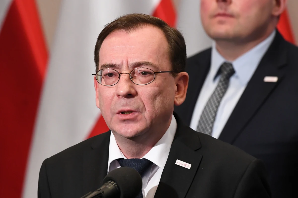 30-letni syn ministra-koordynatora do spraw służb specjalnych otrzymał stanowisko w Banku Światowym - donosi tvn24.pl. "Praca w Waszyngtonie oznacza zarobki około 200 tysięcy dolarów rocznie" - czytamy.