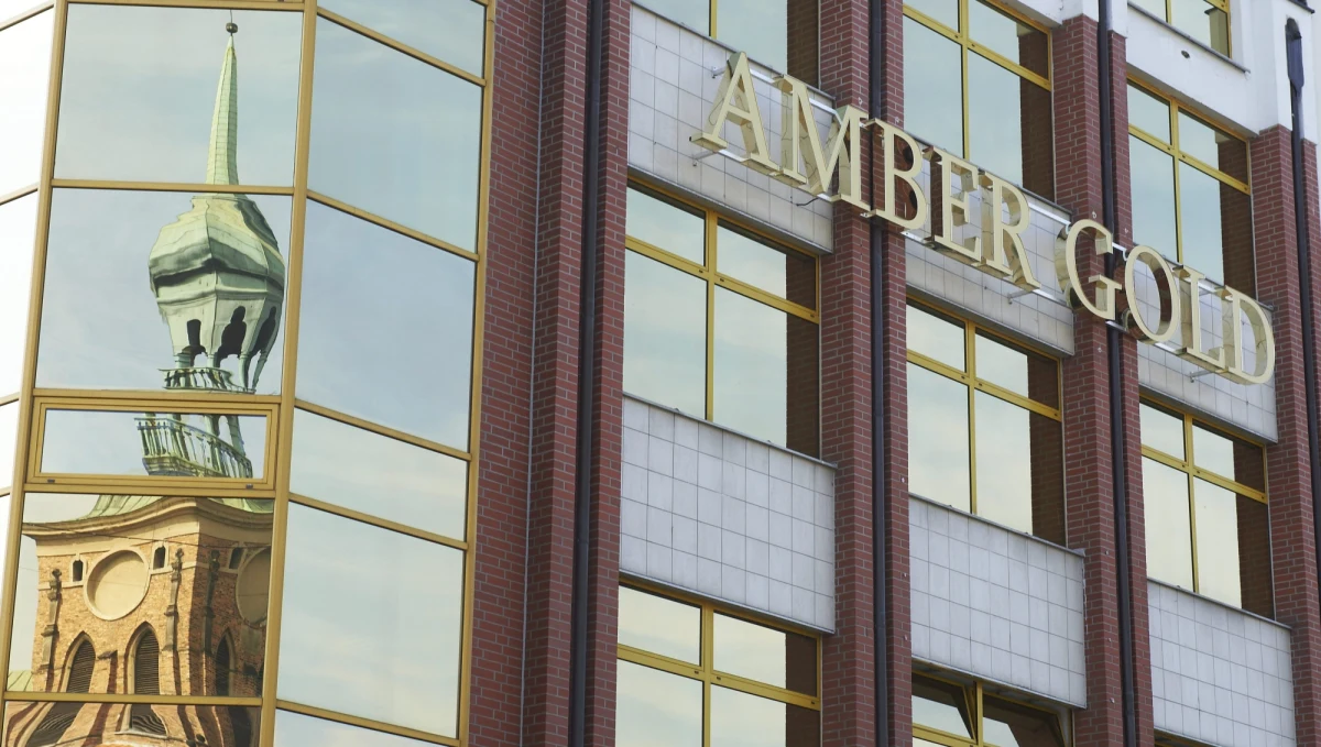 Trzy osoby – dyrektor linii OLT Express, twórca innego parabanku oraz adwokat Marcina P. usłyszeli ostatnio zarzuty prania brudnych pieniędzy pochodzących z lokat klientów Amber Gold – ustaliła "Rzeczpospolita".