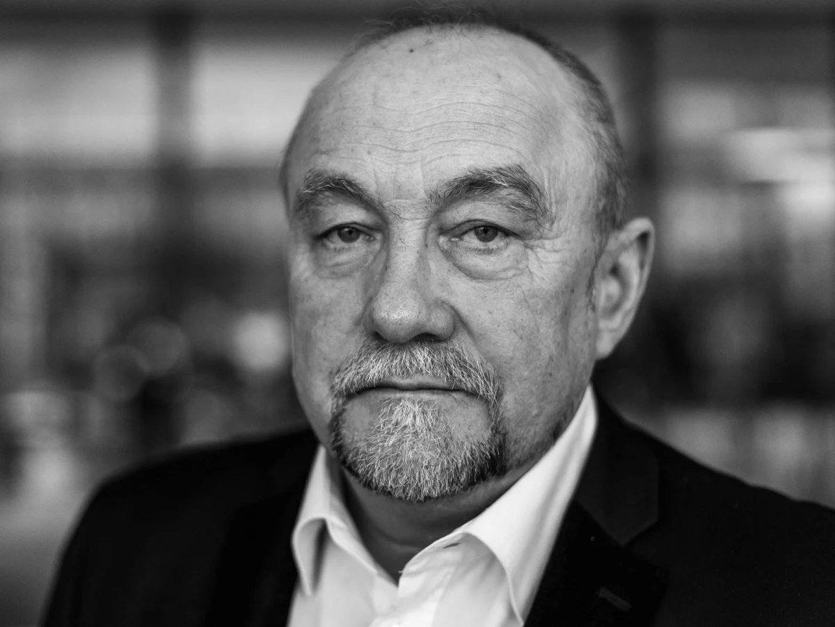 Nie żyje Andrzej Gmitruk - jeden z najlepszych polskich trenerów boksu. Gmitruk zmarł dziś w nocy. Miał 67 lat. Był szkoleniowcem m.in. Andrzeja Gołoty, Tomasza Adamka, Artura Szpilki czy Mateusza Masternaka. Informację o śmierci Gmitruka potwierdził Polski Związek Bokserski. 